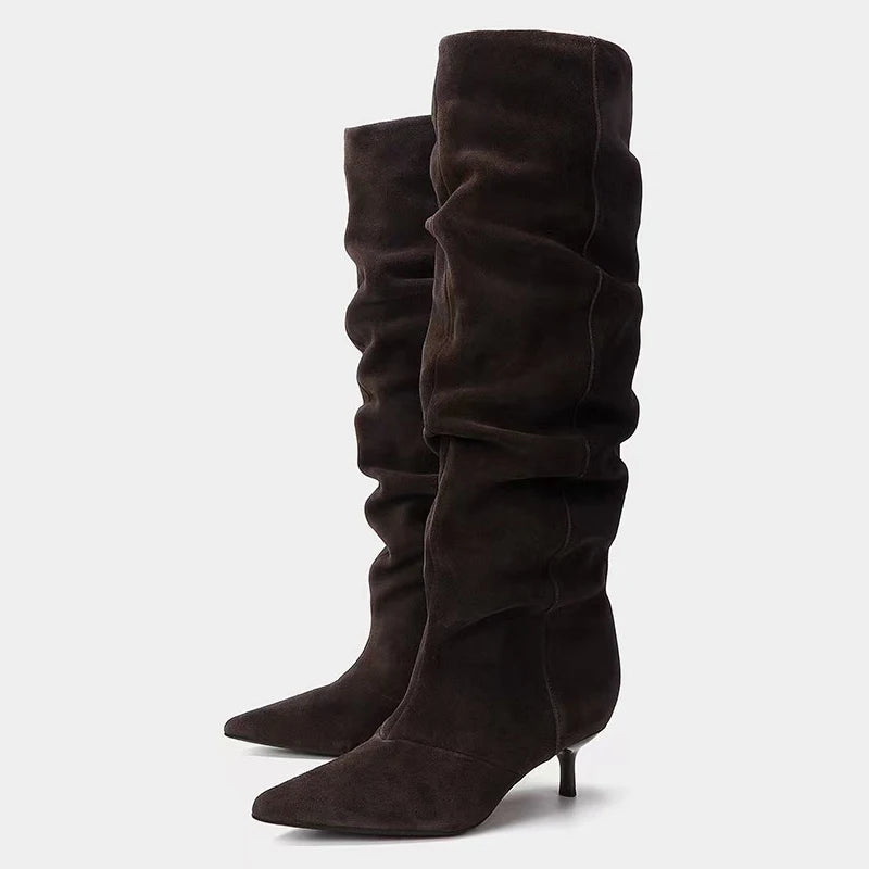 מגפיים גבוהים רפויים עם עקב קיטן – שוקולד